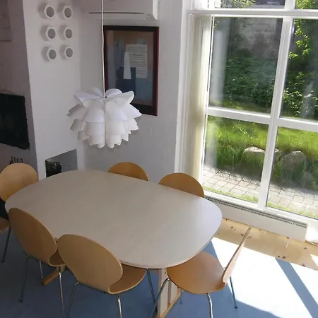 4 Bedroom Beautiful In *